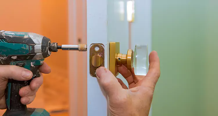 Broken Door Knob Fix in Alafaya, FL